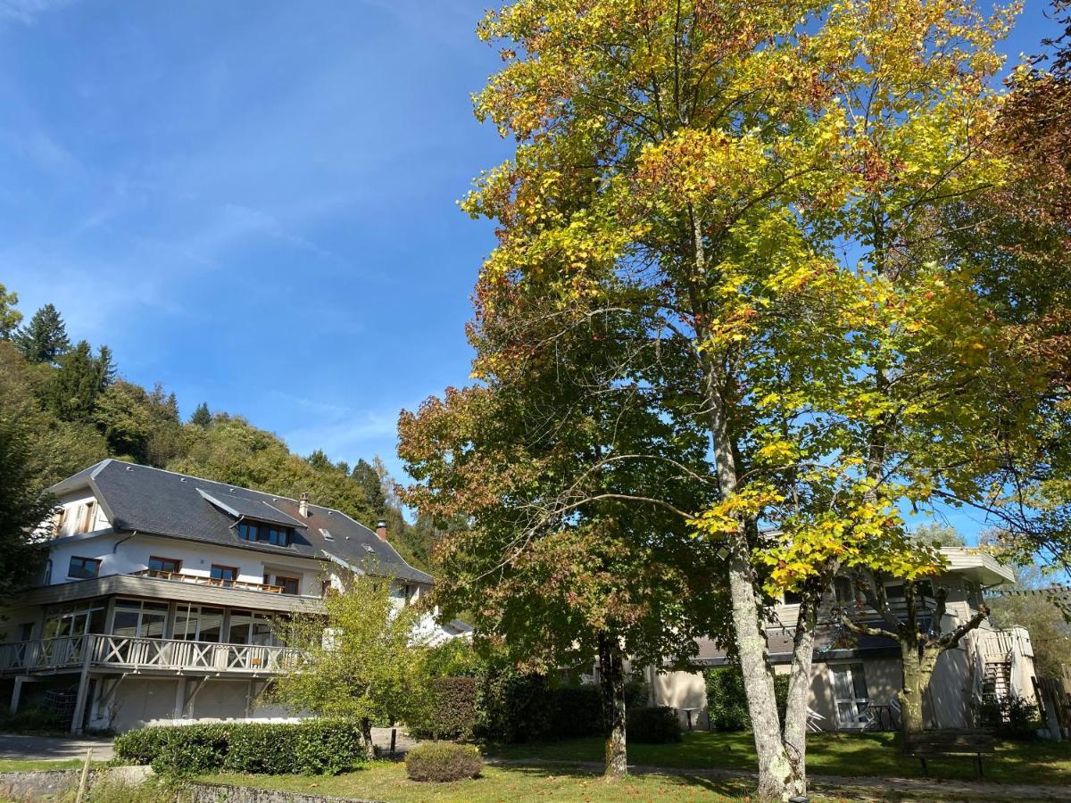 Les Lodges Du Lac Saint-Alban-de-Montbel Eksteriør billede
