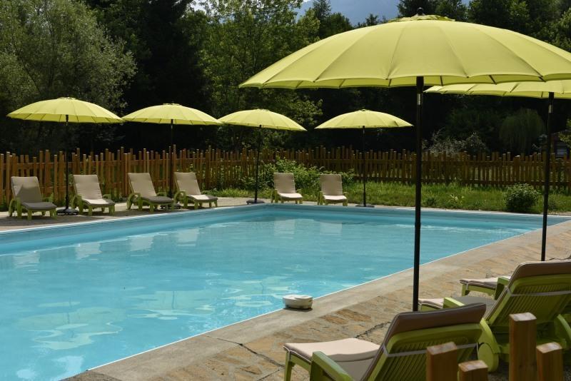 Les Lodges Du Lac Saint-Alban-de-Montbel Eksteriør billede