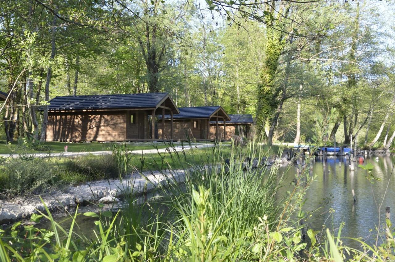 Les Lodges Du Lac Saint-Alban-de-Montbel Eksteriør billede