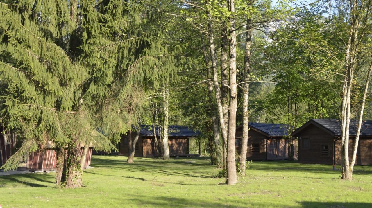 Les Lodges Du Lac Saint-Alban-de-Montbel Eksteriør billede