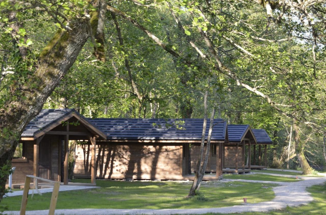 Les Lodges Du Lac Saint-Alban-de-Montbel Eksteriør billede