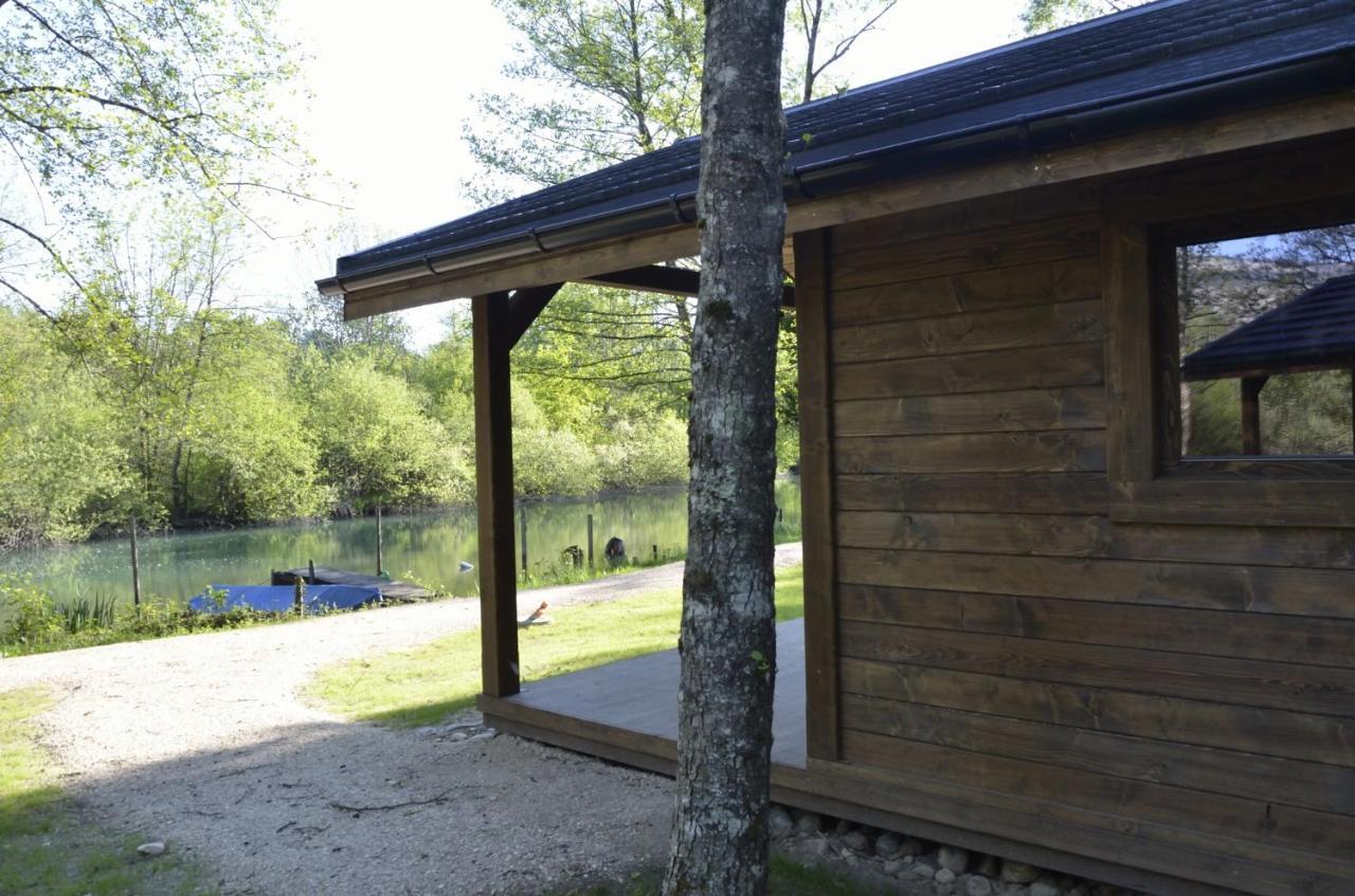 Les Lodges Du Lac Saint-Alban-de-Montbel Eksteriør billede